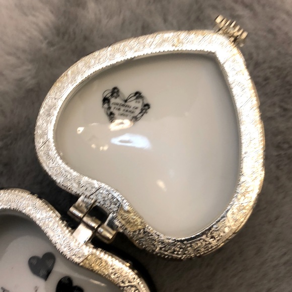 Porcelain heart shaped box Marci collectible - Picture 5 of 8